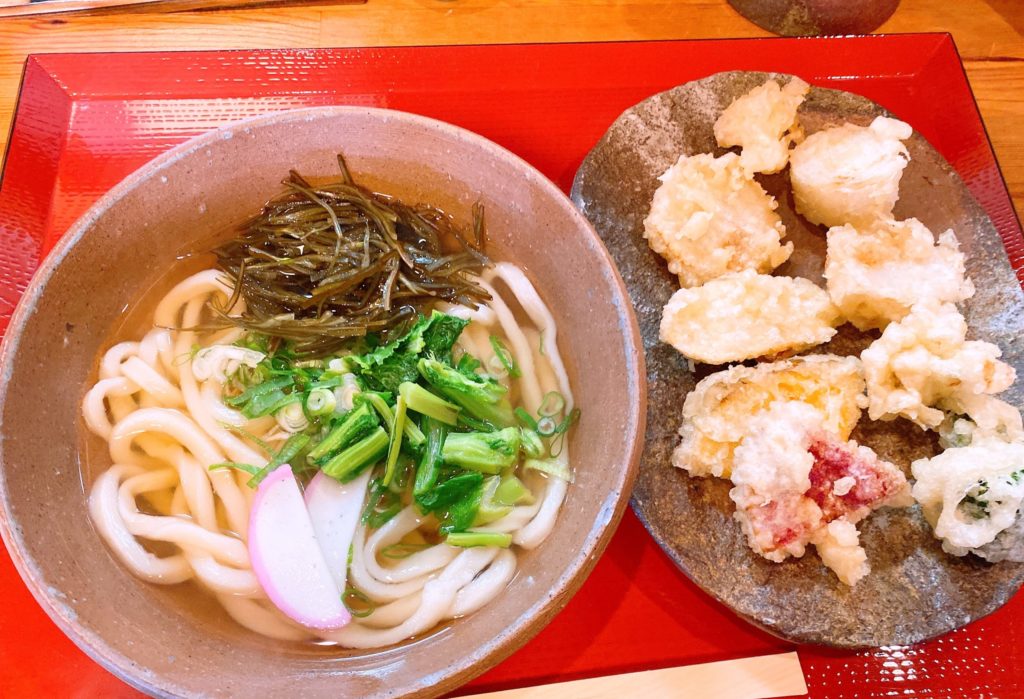 ジャンキー続出 手打ちうどん みのり の 野菜天ぷらうどん おにさんぽグルメ 岡山おにさんぽ